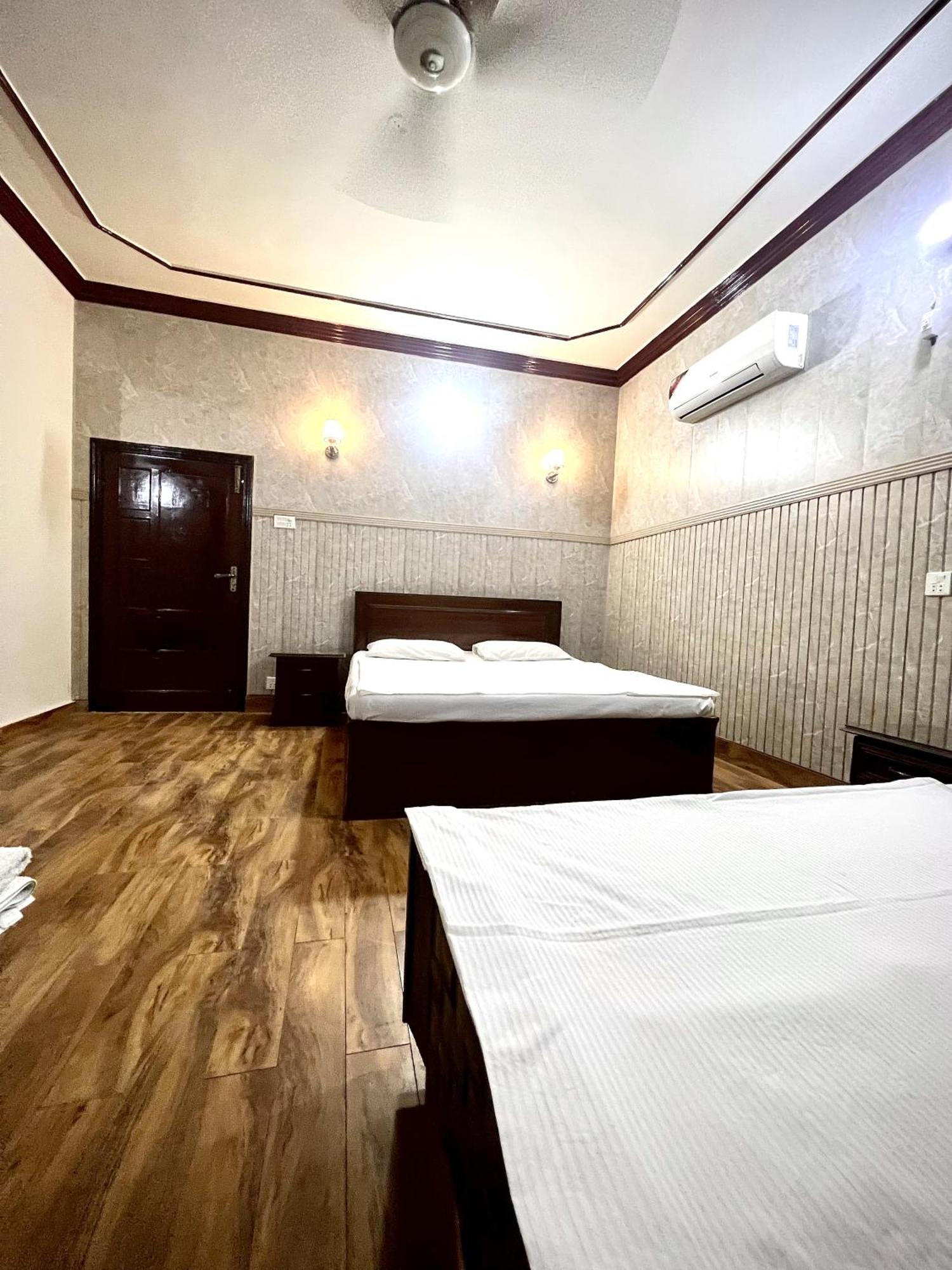 Babar House Hotel Faisalabad Exterior photo