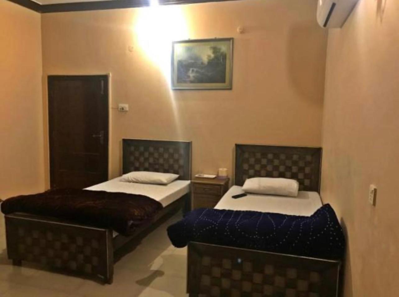 Babar House Hotel Faisalabad Exterior photo