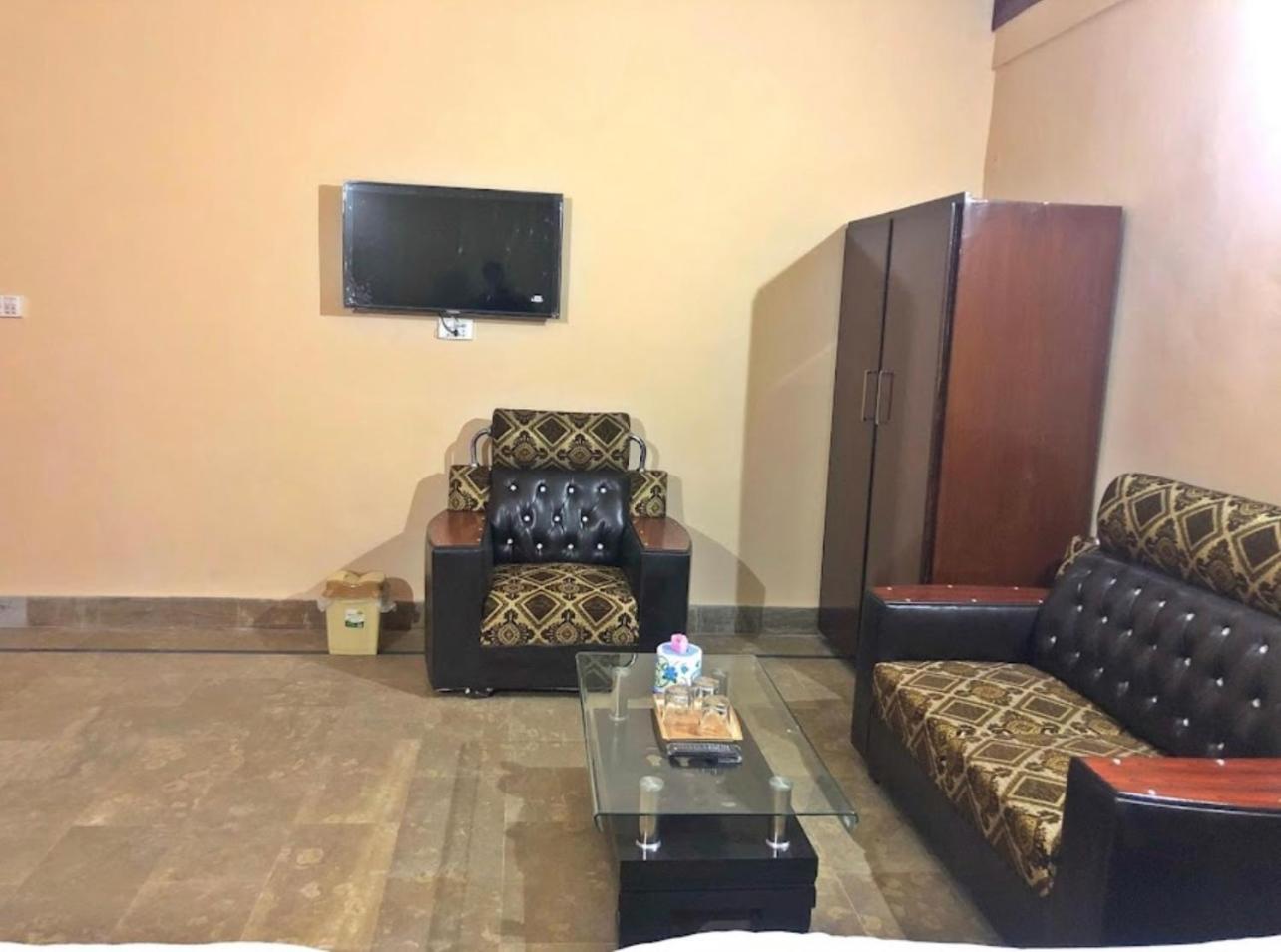 Babar House Hotel Faisalabad Exterior photo