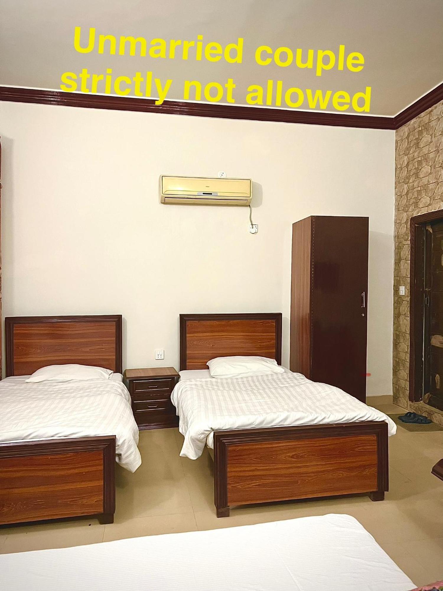 Babar House Hotel Faisalabad Exterior photo